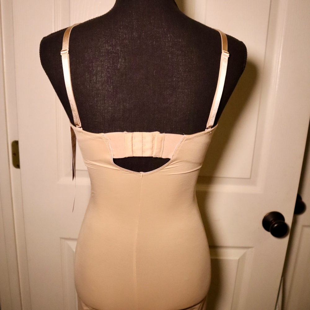 RED HOT by SPANX NWT Strapless Cupped Bodysuit Beige Large - Picture 2 of 7